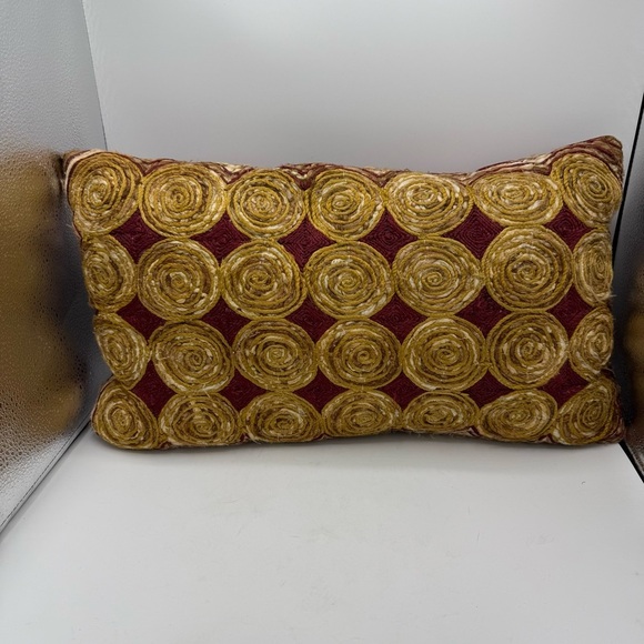 Pier 1 Imports Throw Pillow Made in India Size 12 X 18 Medallion Gold Maroon - Picture 7 of 7